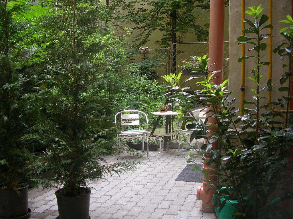 בודפשט Standard Apartment By Hi5-Liszt Ferenc Square מראה חיצוני תמונה